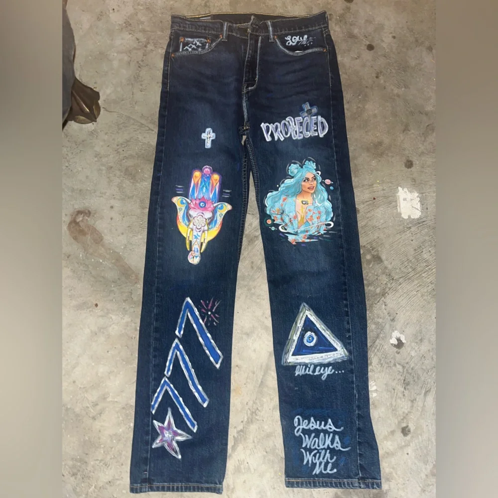Men’s Levi jeans, W32 L34 dark denim designed by my daughter so the ONLY PAIR